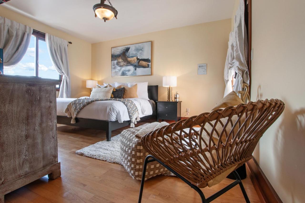 Casa Grande Inn & Suites Пентіктон Екстер'єр фото