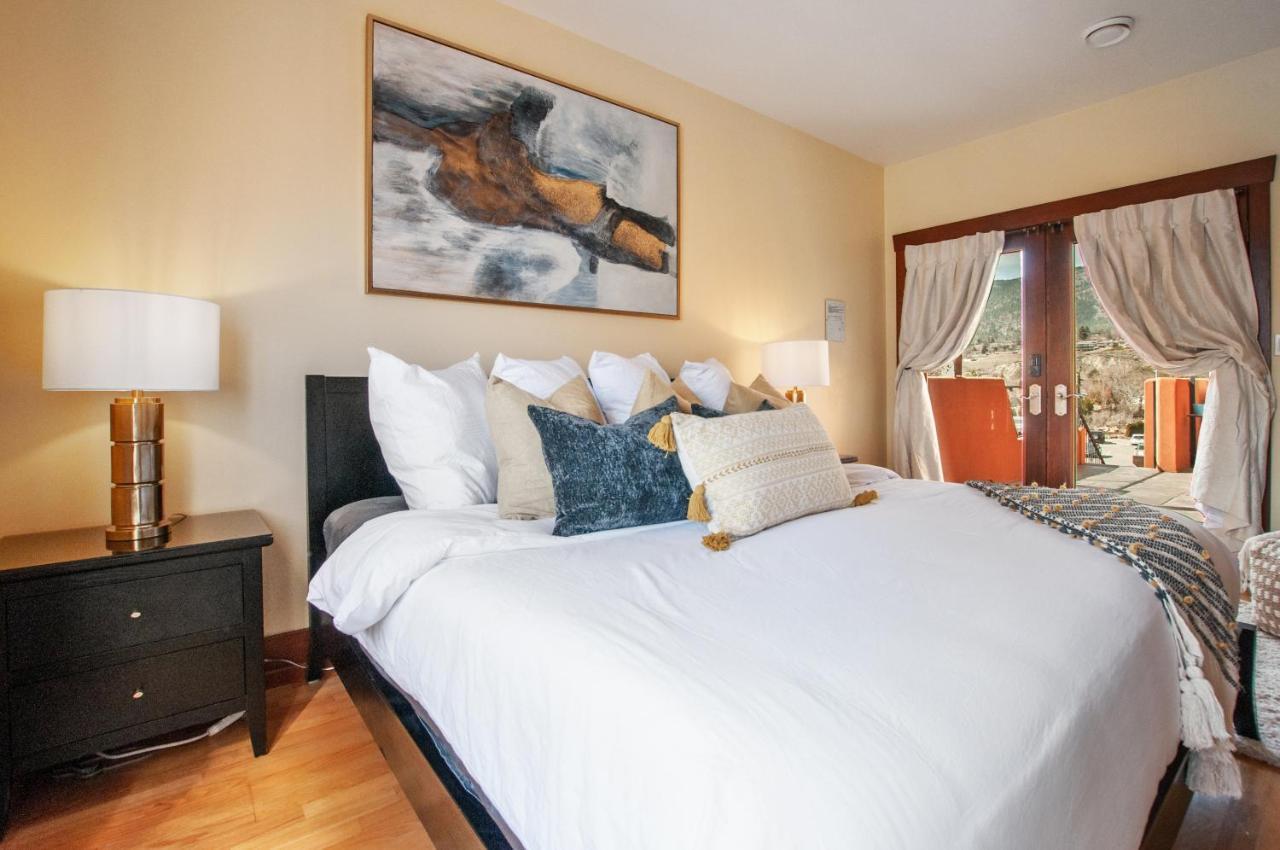 Casa Grande Inn & Suites Пентіктон Екстер'єр фото