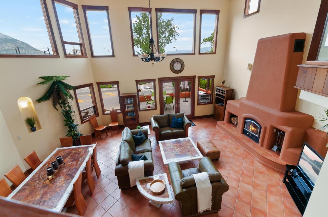 Casa Grande Inn & Suites Пентіктон Екстер'єр фото